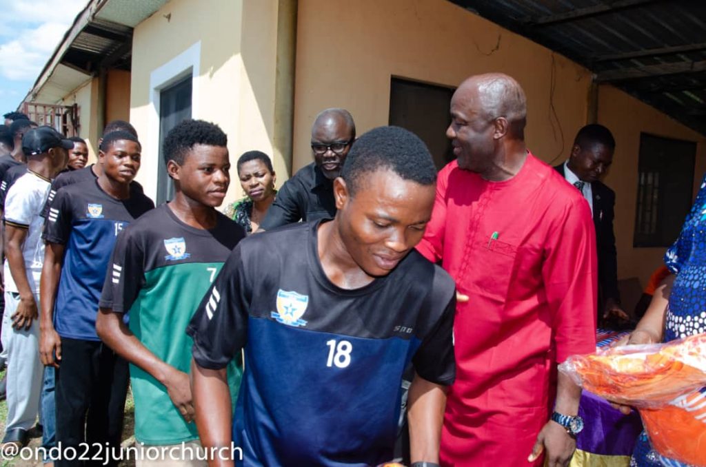 Sunshine Stars Unveil Duke Udi, Banjo Adepoju Ahead of 2026/27 NNL Season, Honour U-19's Impressive FA Cups Campaign 4 1003430458